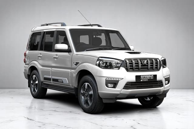 Mahindra Scorpio Classic Everest White Color Image